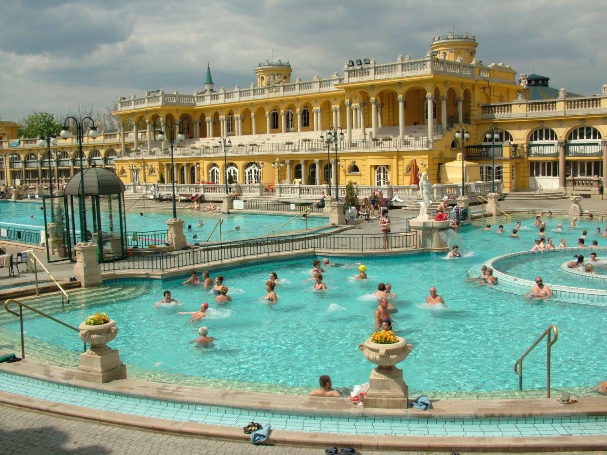 Andrassy Boulevard Budapest Kültér fotó