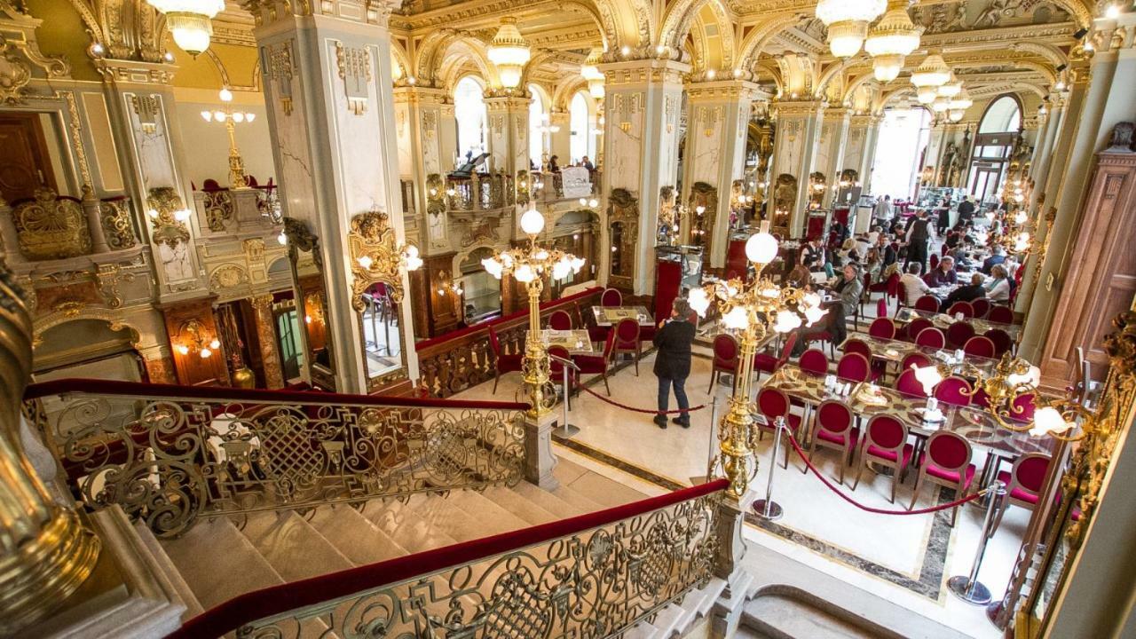 Andrassy Boulevard Budapest Kültér fotó